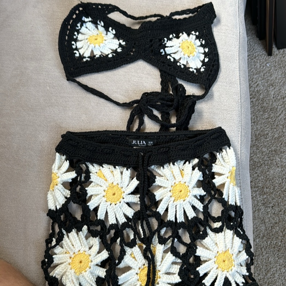 Julia Crochet Set - Picture 3 of 9